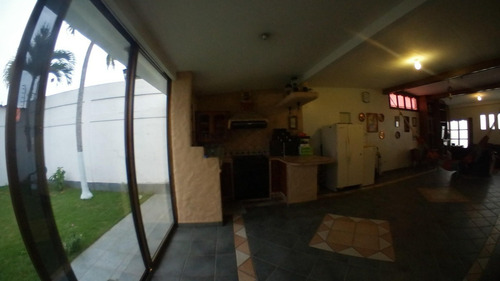Imagen 19 de 30 de Casa En Venta En Barici Este De Barquisimeto Lara 0-4-2-4-5-9-3-7-5-4-2 Rent-a-house Código Mls: 22-6240, 3 Habitaciones, 3 Baños, 375 Mts2