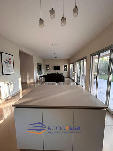 Casa En Venta En Barrio Santa Ana Moreno