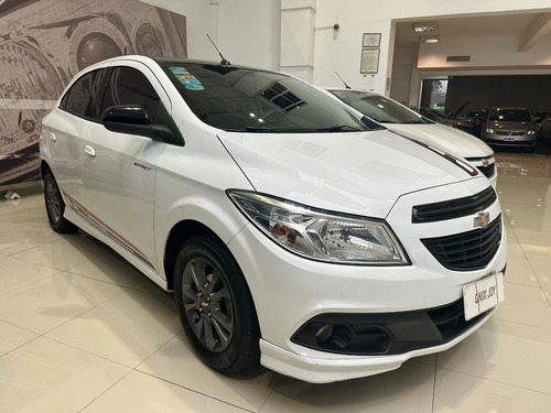 Imagen 6 de 17 de Chevrolet Onix 5puertas 1,4 Effect 2015 - Tm