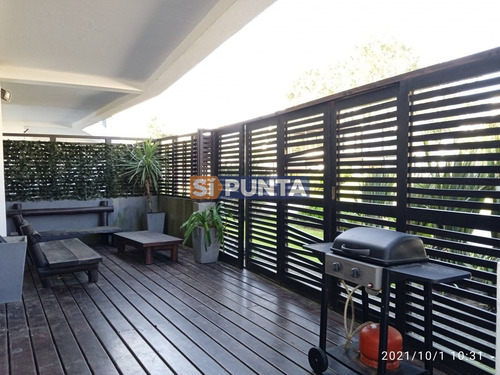 Imagen 4 de 15 de Se Vende Apartamento 2 Dormitorios Con Patio Exclusivo. Frente Al Mar