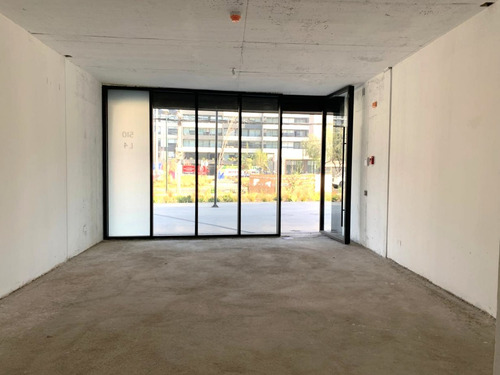 A Estrenar, Local Nuevo: Útil 44m2, Terraza 29 M2. Metro.