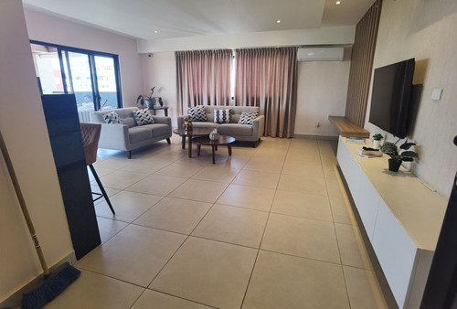 Apartamento Con Vista Despejada En Evaristo Morales