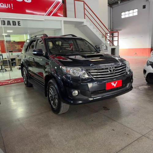 Toyota Hilux SW4 SRV 3.0 TDI 4X4 (5 Lugares)