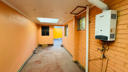 Se Vende Amplia Casa Sector Las Torres 4 Dorm Regularizada
