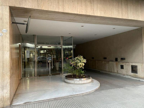 Av. Santa Fe 3000  Departamento Semipiso 5 Ambientes C/balcón Y Cochera, Retasado , Palermo