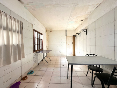 Venta Local Al Frente Con Patio Zona Constitución