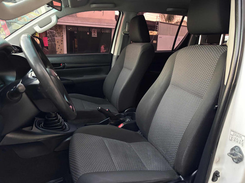 Toyota Hilux 2.7 Cabina Doble Sr Mt