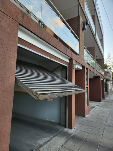 Imagen 2 de 11 de Cochera Excelente Buenas Dimensiones Ingreso Automático Con Cámaras De Seguridad