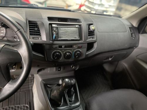 Imagen 10 de 16 de Toyota Hilux 2.7 Sincronica 4x4