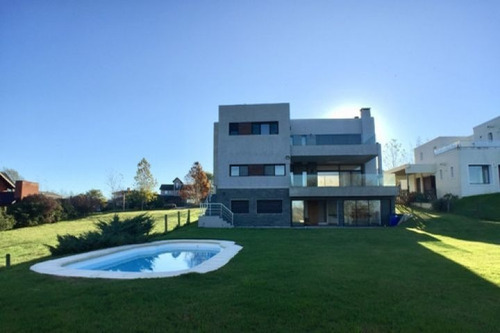 Casa A La Venta Con Renta En Lomas De La Tahona