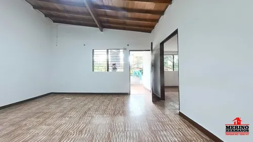 Casa En Arriendo En Medellín - La Floresta