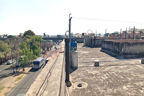 Edificio Con Local En Esquina Sobre Avenida Principal: Calz. Ignacio Zaragoza