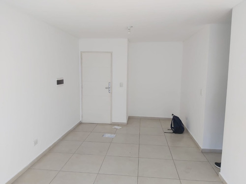 Venta Departamento 2 Dormitorios Adjudicado Regam Pilay Con Posesion Inmediata O Renta, Av Colon 1494