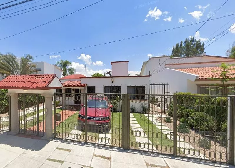 Casa En Venta En Jurica, Santiago De Queretaro, A Precio De Remate Hipotecario