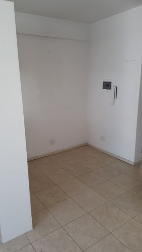 Imagen 3 de 14 de Departamento De 2 Ambientes En Venta - Moron Norte