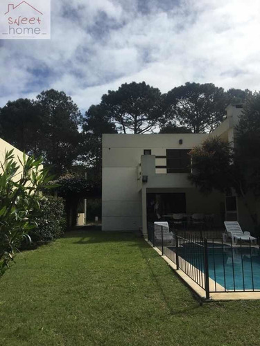 Imagen 10 de 14 de Casa En Solanas!!! 4dor. Y 3bañ. Picina Propia U$s 150xdia!!