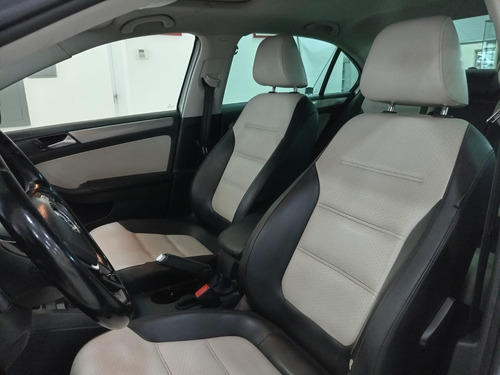 Volkswagen Jetta 2.5 Sportline Tiptronic At
