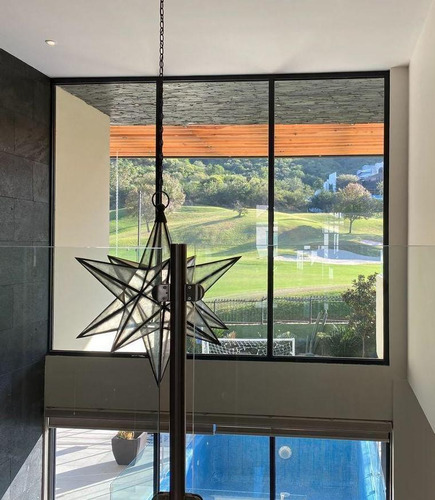 Residencia De Lujo En Venta En La Herradura Club De Golf, En Calle Privada, Con Alberca, 4ta Recámara En Pb, Sin Vecino Atrás, Colinda Con El Green, Equipada Con Acabados De Lujo!!