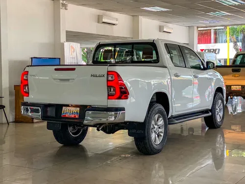 Toyota Hilux 2.7 4x4