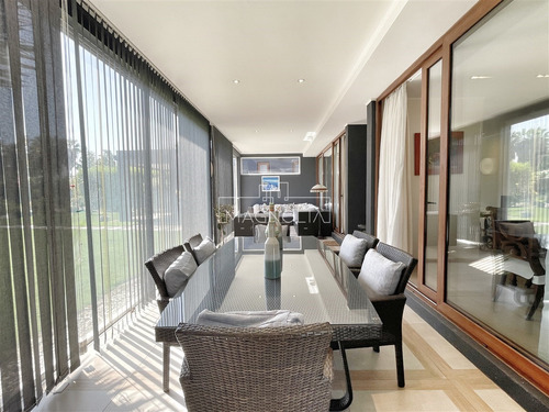 Casa En Venta De 7 Dorm. Mas Servicios En Chicureo Poniente