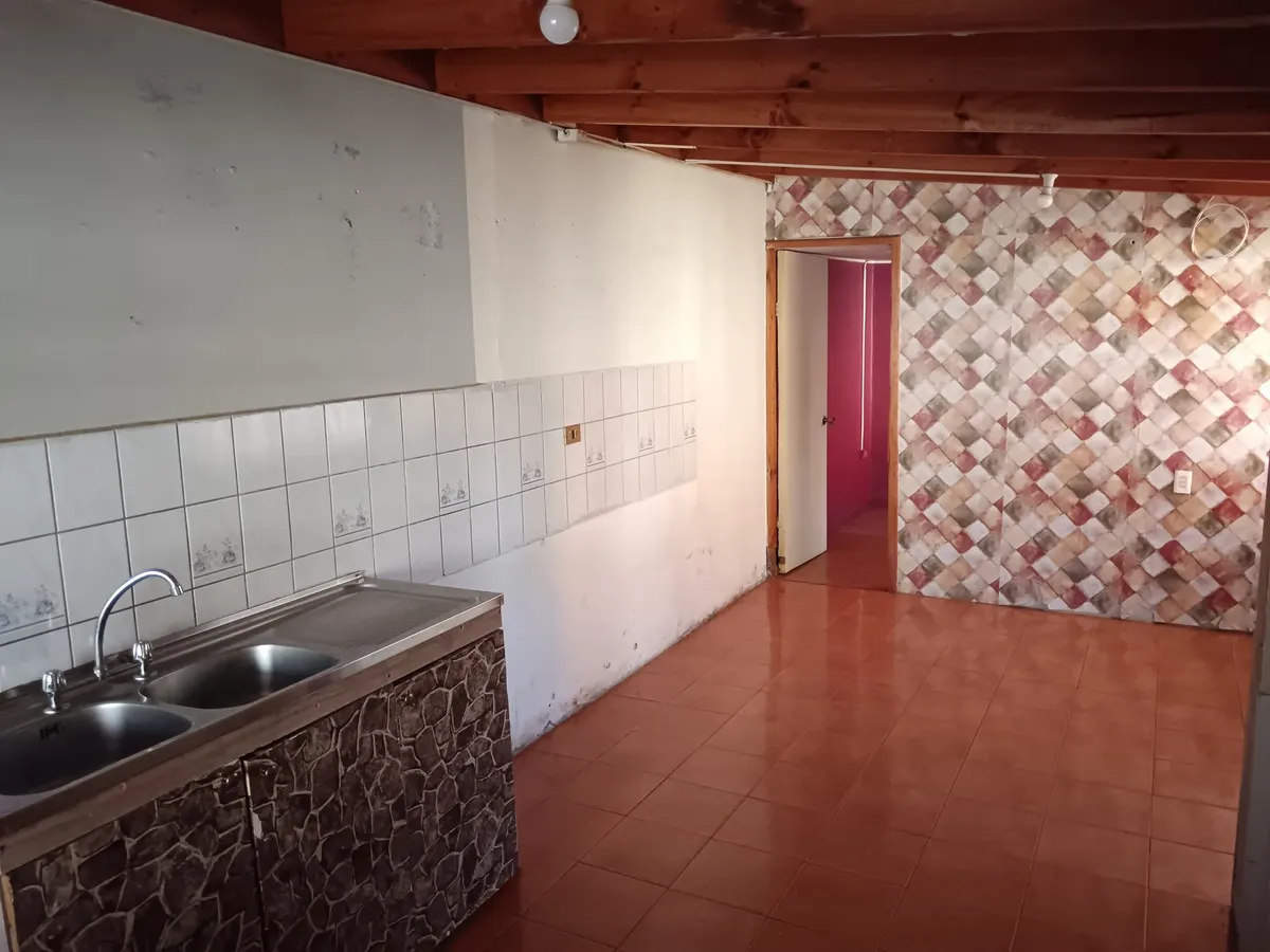 Imagen 3 de 12 de Casa Amplia, 4 Dormitorios, 2 Baños, Antijardín, Sala Lavado