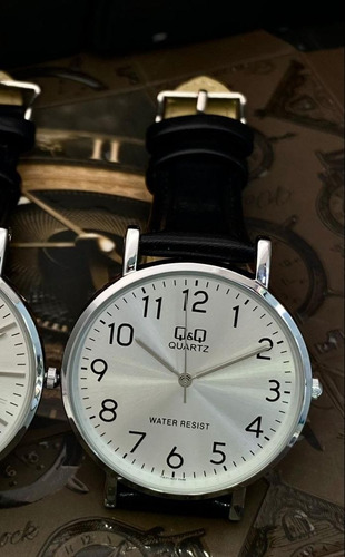 Reloj Q&q Cuero Original Ca06j800y Lujo Resistente Agua