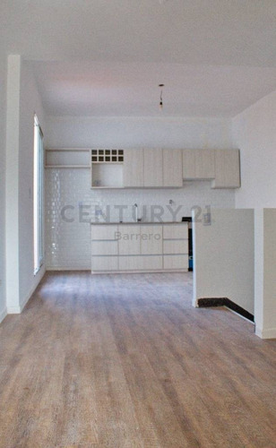 Imagen 4 de 29 de Unico Ph Reciclado A Nuevo. Tres Dormitorios. Jardin, Deck, Parrilla Y Terraza