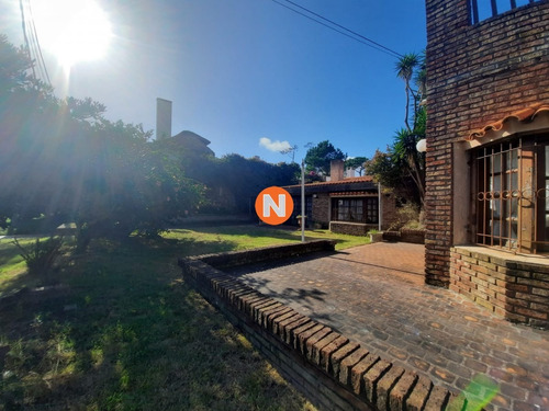 Casa En Venta, Mansa, Punta Del Este, 4 Dormitorios.- Ref: 210001