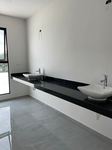Casa En Venta En Dzityá Mérida, De Dos Plantas Con 4 Habitaciones Y Alberca
