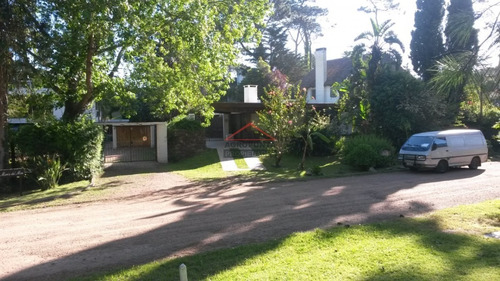 Casa En Mansa, 3 Dormitorios- Ref: 3125