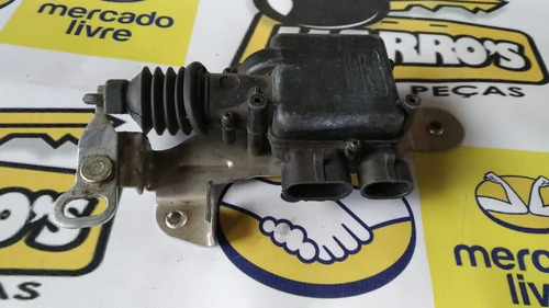 Imagem 3 de 4 de Trava Elétrica Tampa Traseira Ford Fiesta Hatch 2005 A 2010