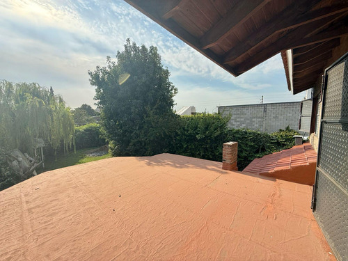 Casa En Venta En Adrogué Con Parque Arbolado