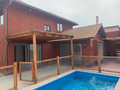 Preciosa Casa En Peñuelas Con Piscina Y Condominio Cerrado