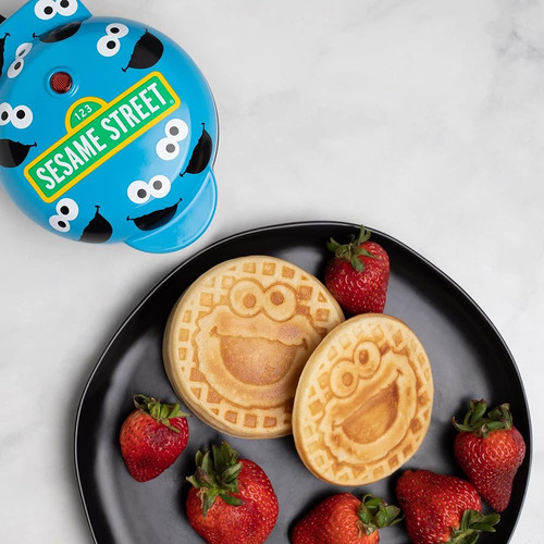 Uncanny Brands Cookie Monster Mini Waffle Maker - Electrodom