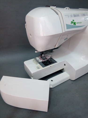 Imagen 3 de 6 de Máquina De Coser