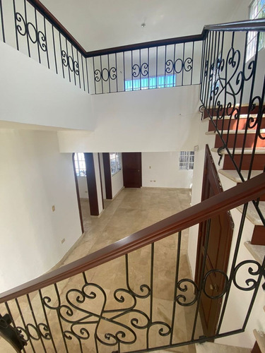 Vendo Imponente Casa De 3 Niveles