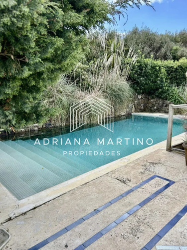 Hermosa Casa Con Vista Al Mar, En Punta Piedras 4 Dormitorios Y Dependencia ,con Piscina Y Parrillero