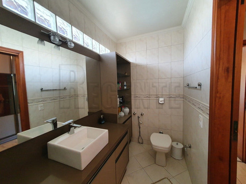Imagem 14 de 15 de Casa 4 Dormitorios No Bairro Coqueiros - V-82892