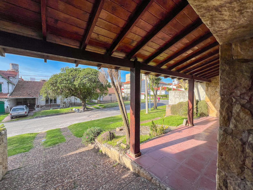 Casa En Punta Mogotes 3 Dormitorios Sobre Lote Propio