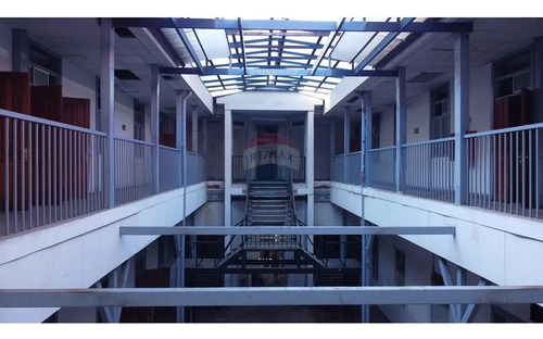 Edificio Con Anteproyecto Aprobado