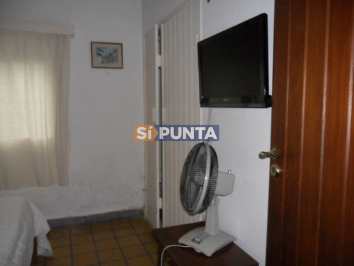 Imagen 15 de 30 de Casa Ubicada En Playa Mansa 6 Dormitorios