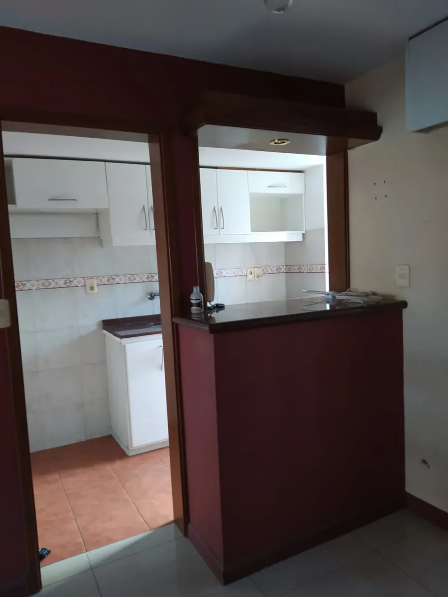 Alquilo Ap. En Complejo Cerrado, De  2 Dormitorios Con Placares, Escritorio, Living Comedor, Cocina, Terraza Lavadero, Y  Baño. Con Piso De Parquet En Dormitorios Y Escritorio, Ventanas De Aluminio. · Foto 2