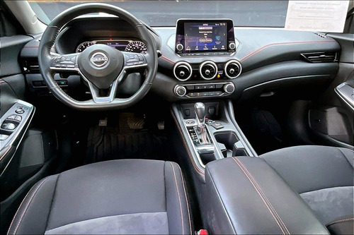 Nissan Sentra 4P SR L4%2F2.0 AUT