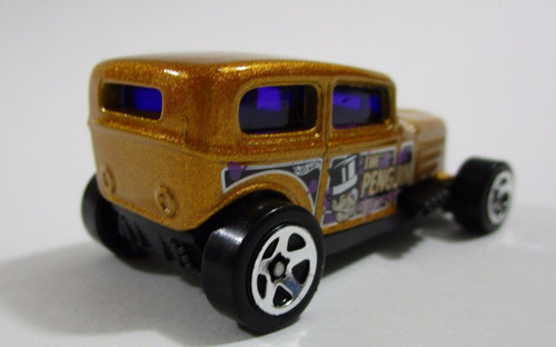 Batman The Penguin Auto Carro Tipo Antiguo 6cm Hot Wheels