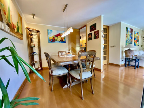 Casa En Venta De 4 Dorm. En La Reina