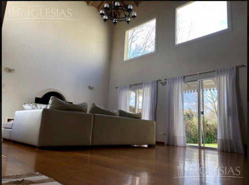 Casa En Venta Con 4 Dormitorios En Solares Del Talar