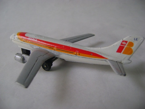 Imagen 7 de 10 de Nico Avion Metal A300b Airbus 10 X 9 Cm (avv 42)