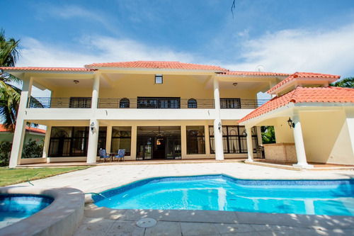 Vendo Magnífica Villa En Metro Country Club, Una Mansión De Lujo En Juan Dolió, República Dominicana