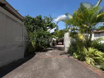 Comprar  *jl\u002Fbella  Casa De Amplios Espacios Y Otros Beneficios En Venta. Colinas Sta. Rosa Barquisimeto  Lara, Venezuela\u002F Jose Lopez\u002F #  24-9689 \u002F 757 M² 