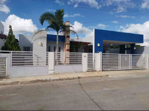 Casa Ubicada En El Residencial Las Orquideas, La Romana